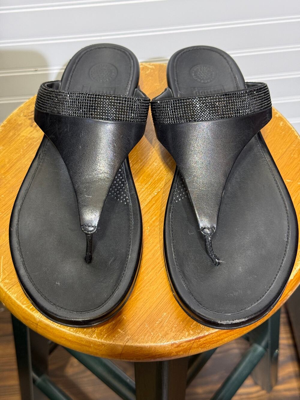 FitFlop Banda Micro Crystal Toe Post Black Leather Sandals Size 8.5